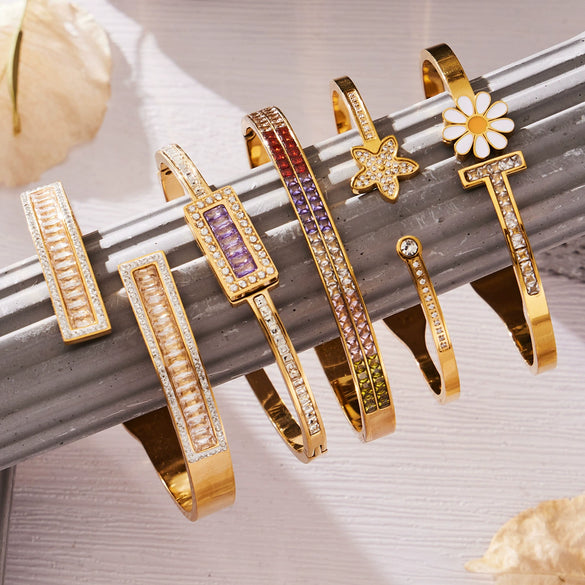 Wholesale Stainless Steel Geometric Electroplated Zirconencrusted Small Daisy Clasp Open Bracelet Set Accessories
