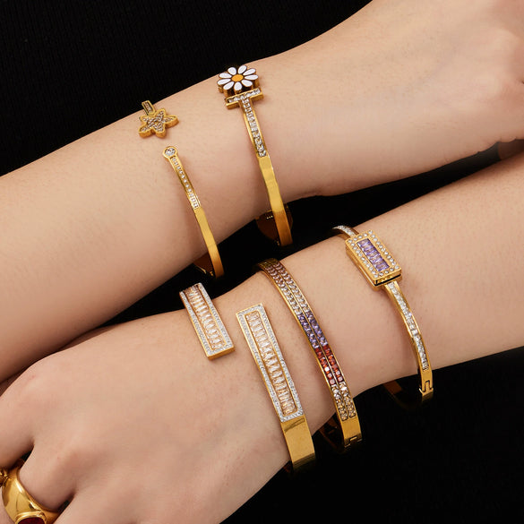Wholesale Stainless Steel Geometric Electroplated Zirconencrusted Small Daisy Clasp Open Bracelet Set Accessories