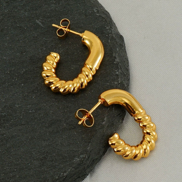 Wholesale Stainless Steel Geometric Fashion Retro Earrings For Women With Electroplating Design