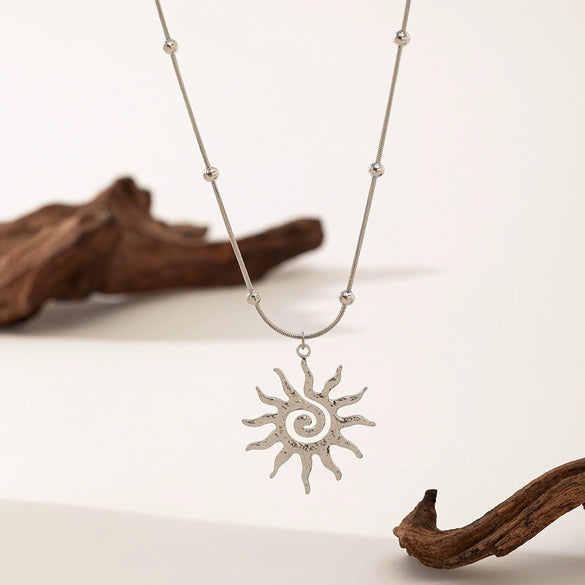 Wholesale Stainless Steel Geometric Hammered Spiral Sun Pendant Necklace And Ring Set For Women With Electroplating
