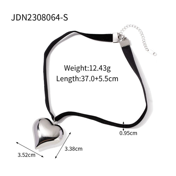 Wholesale Stainless Steel Geometric Love Peach Heart Necklace For Women With Electroplating Treatment