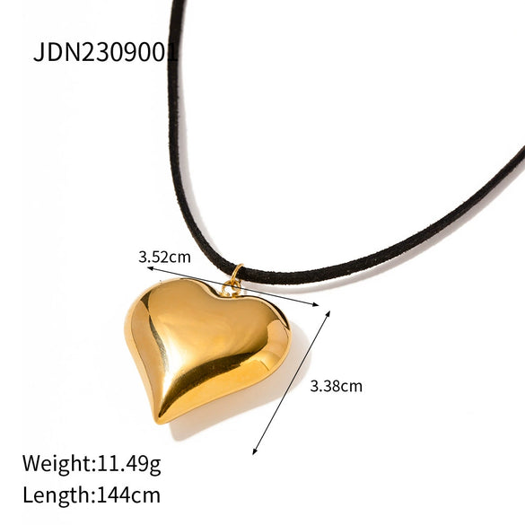 Wholesale Stainless Steel Geometric Love Peach Heart Necklace For Women With Electroplating Treatment