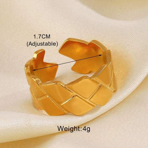 Wholesale Stainless Steel Geometric Oval Ring For Women With Electroplating Design