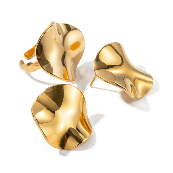Wholesale Stainless Steel Geometric Pleated Round Curved Earrings For Women With Electroplating