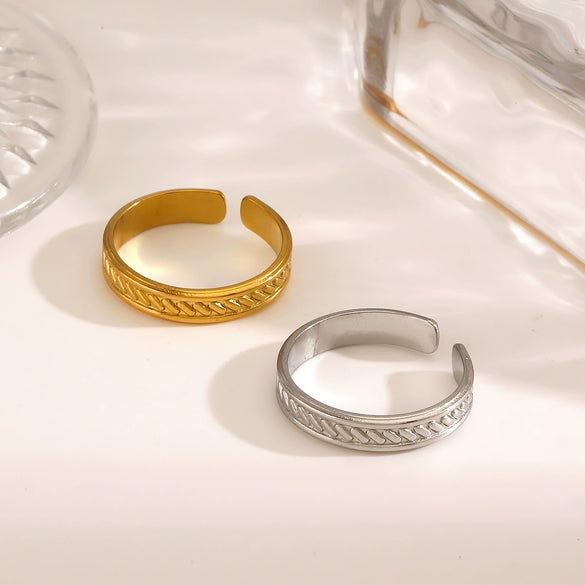 Wholesale Stainless Steel Geometric Round Opening Adjustable Ring For Women With 18K Gold Plated Electroplating