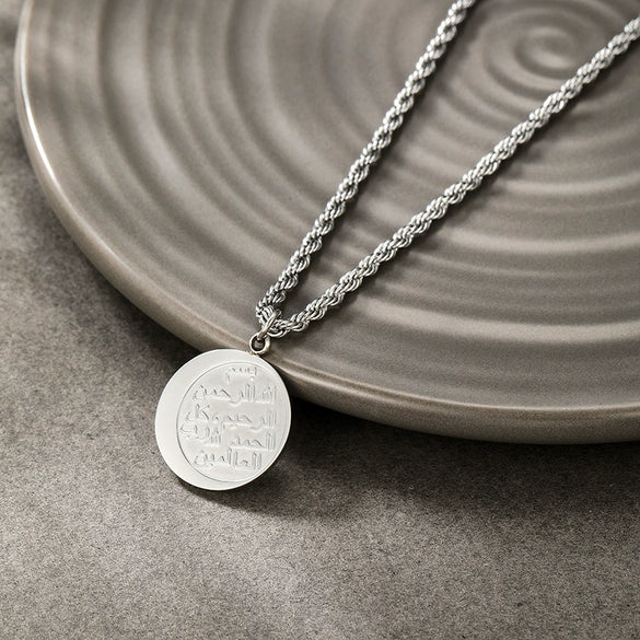 Wholesale Stainless Steel Geometric Round Pendant Necklace With Electroplating