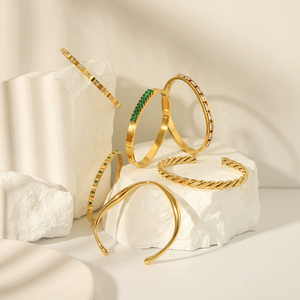 Wholesale Stainless Steel Geometric Star Flower Zircon Ladies Buckle Bracelet With 18K Plating