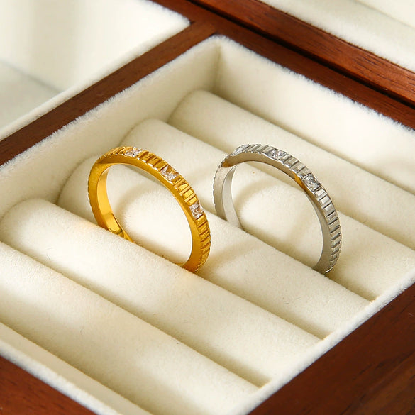 Wholesale Stainless Steel Geometric Vertical Stripe 18K Gold Plated Stackable Ring For Women