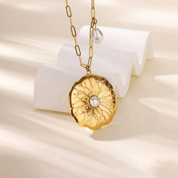 Wholesale Stainless Steel Gold Plated Sun Pendant Imitation Pearl Necklace With Letters Numbers Text Design