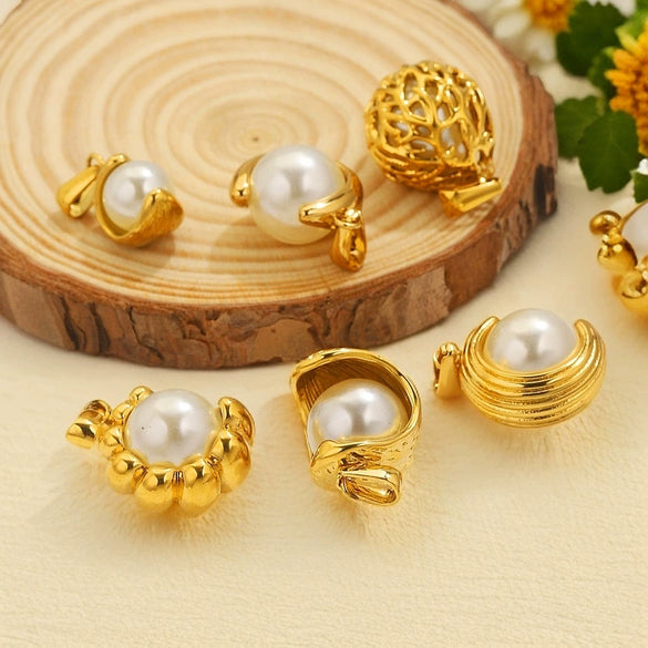 Wholesale Stainless Steel Goldplated Cshaped Imitation Pearl Pendant Jewelry
