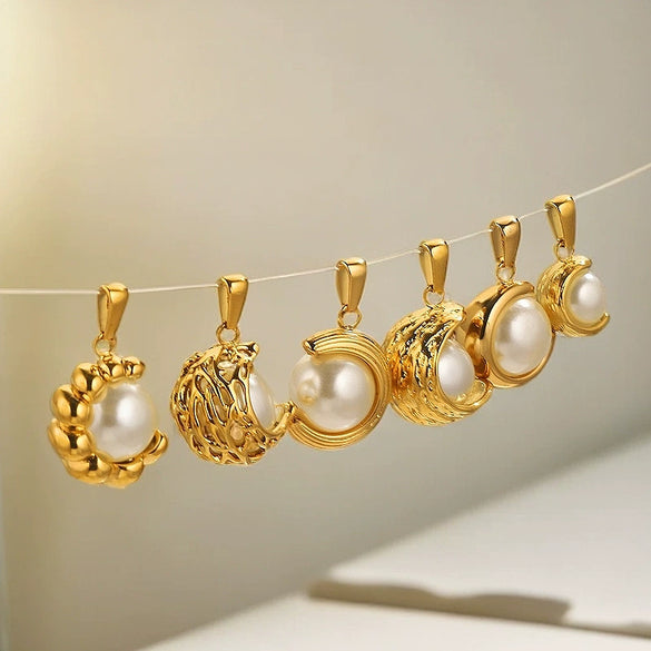 Wholesale Stainless Steel Goldplated Cshaped Imitation Pearl Pendant Jewelry