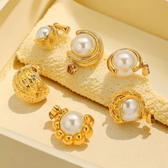 Wholesale Stainless Steel Goldplated Cshaped Imitation Pearl Pendant Jewelry