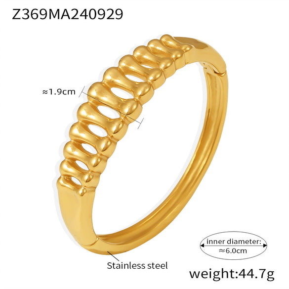 Wholesale Stainless Steel Goldplated Hollow Bracelet With Bone Stitching And Geometric Style