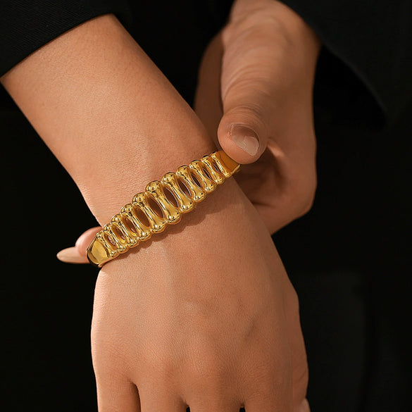 Wholesale Stainless Steel Goldplated Hollow Bracelet With Bone Stitching And Geometric Style