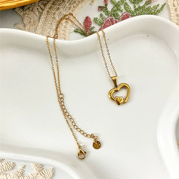 Wholesale Stainless Steel Heart Shape Pendant Necklace For Women Electroplated Fashion Trend Clavicle Chain