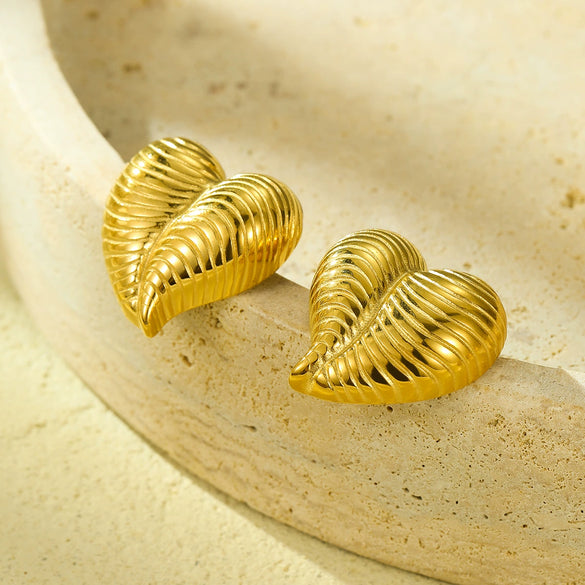 Wholesale Stainless Steel Heart Shape Striped Fashion Earrings With Electroplating For Women