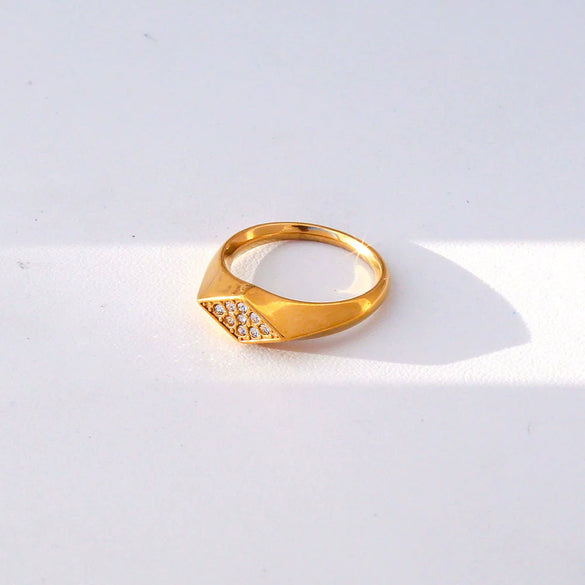 Wholesale Stainless Steel Heart Shaped Cast Electroplated Diamond Couple Rings Elegant Fashionable Retro And Versatile