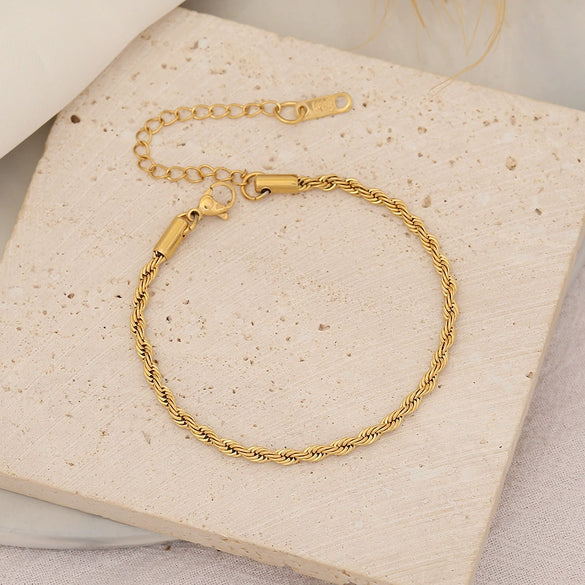 Wholesale Stainless Steel Heart Shaped Chain Bracelet With Personalized Design And Electroplating