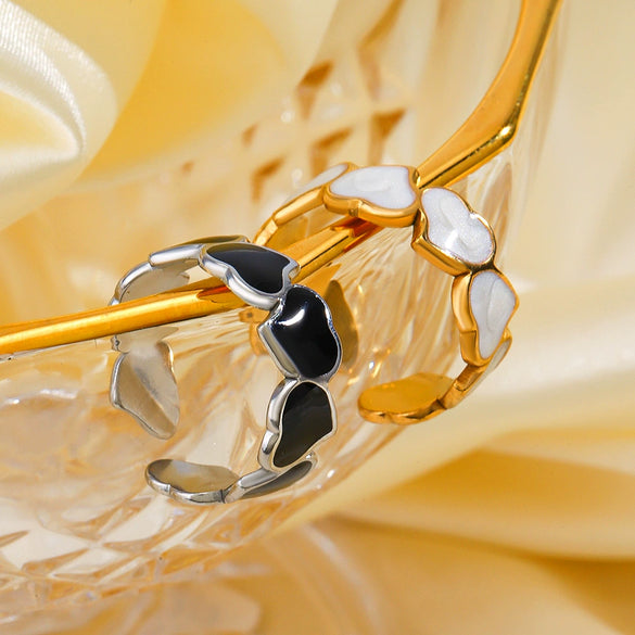 Wholesale Stainless Steel Heart Shaped Electroplated Ring For Women Black And White Oil Dripping Style