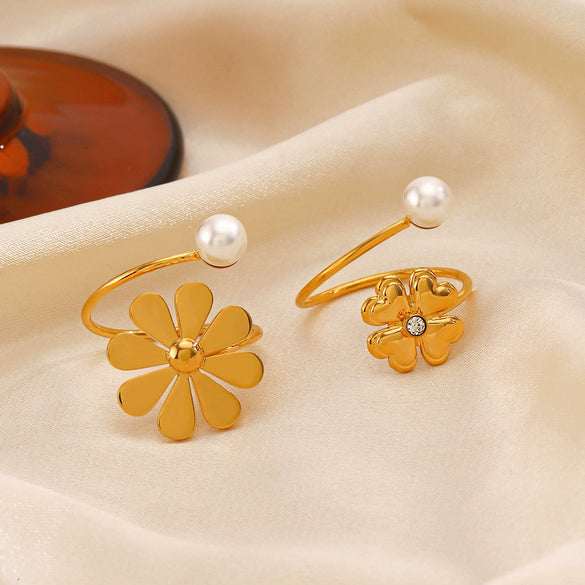 Wholesale Stainless Steel Heartshaped Flower Ring With Electroplating For Women