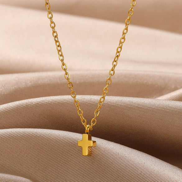 Wholesale Stainless Steel Heartshaped Geometric Pendant Necklace With Electroplating Treatment And Snake Bone Chain