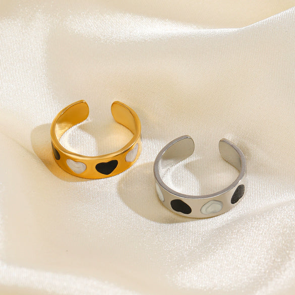 Wholesale Stainless Steel Heartshaped Love Ring Gold Plated For Women With Black And White Oil Dropping Pattern