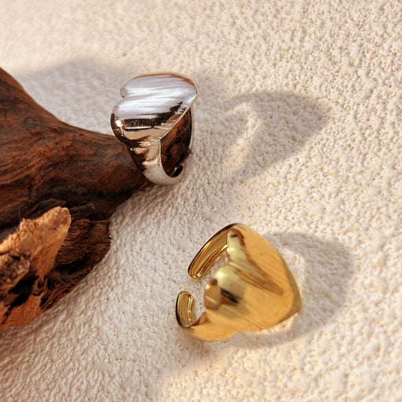 Wholesale Stainless Steel Heartshaped Retro Ring Electroplating Treatment Unisex Hand Jewelry