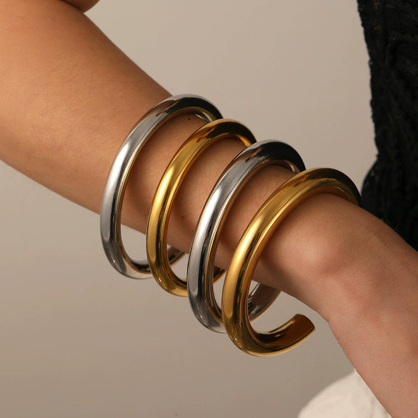 Wholesale Stainless Steel Hollow Geometric Electroplated Women's Fashion Bracelet