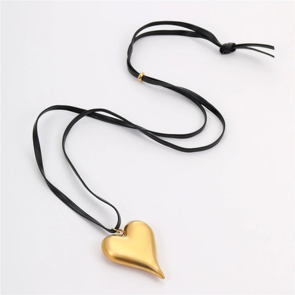 Wholesale Stainless Steel Hollow Love Pendant Clavicle Chain Electroplated Fashion Design For Women