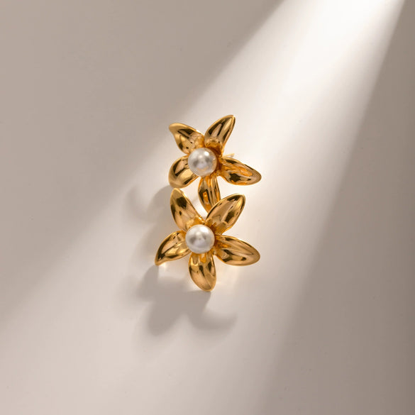 Wholesale Stainless Steel Inlaid Pearl Flower Earrings Jewelry With Electroplating And Ins Style
