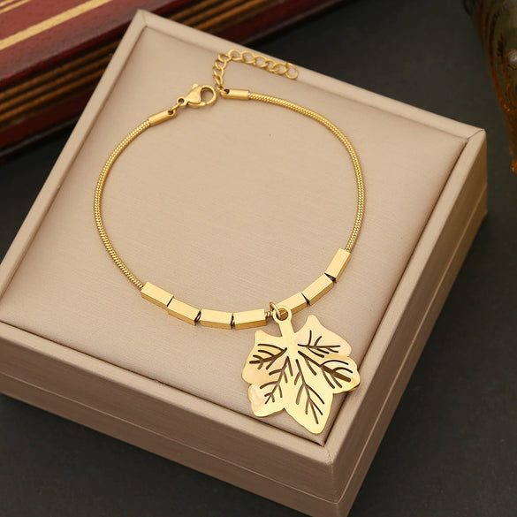 Wholesale Stainless Steel Jewelry Suit With Leaf And Flower Pendant Electroplated Fashionable And Personalized