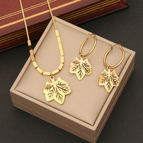 Wholesale Stainless Steel Jewelry Suit With Leaf And Flower Pendant Electroplated Fashionable And Personalized