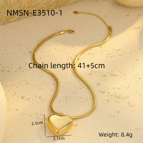 Wholesale Stainless Steel 18K Electroplated Geometric Heart Star Snake Bone Pendant Clavicle Necklace For Women Light Luxury Niche Design