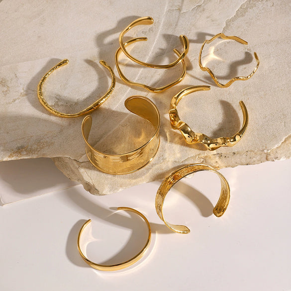 Wholesale Stainless Steel 18K Gold Plated Irregular Hammer Pattern Wave Open Bracelet With Electroplating