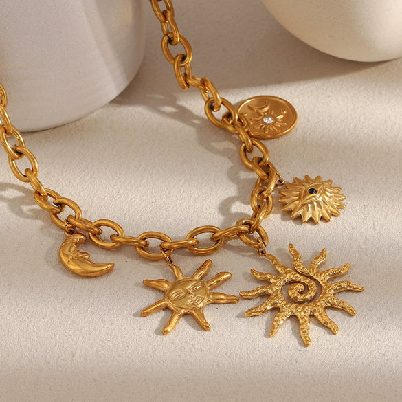 Wholesale Stainless Steel Light Luxury Geometric Oshaped Chain Sun Pendant Necklace For Women Electroplated