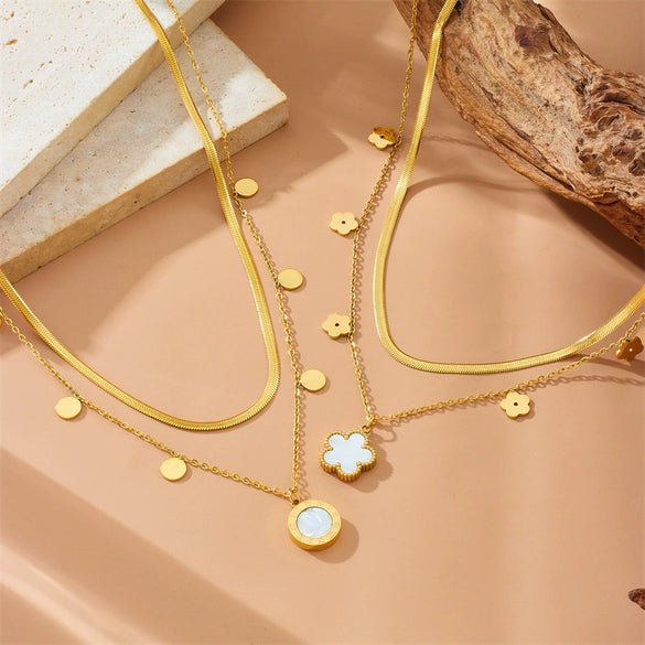 Wholesale Stainless Steel Love Butterfly Flower Pendant Necklace With Heart Shape Pattern Electroplated For Women