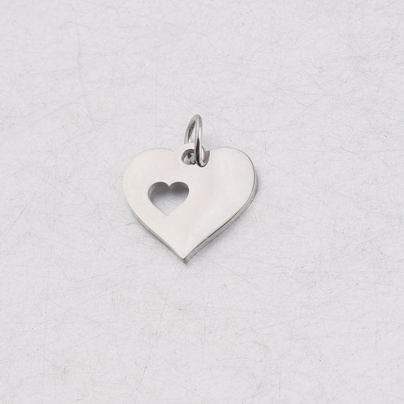 Wholesale Stainless Steel Love Heart Pendant Jewelry Accessories With Polishing Treatment And Smooth Pattern