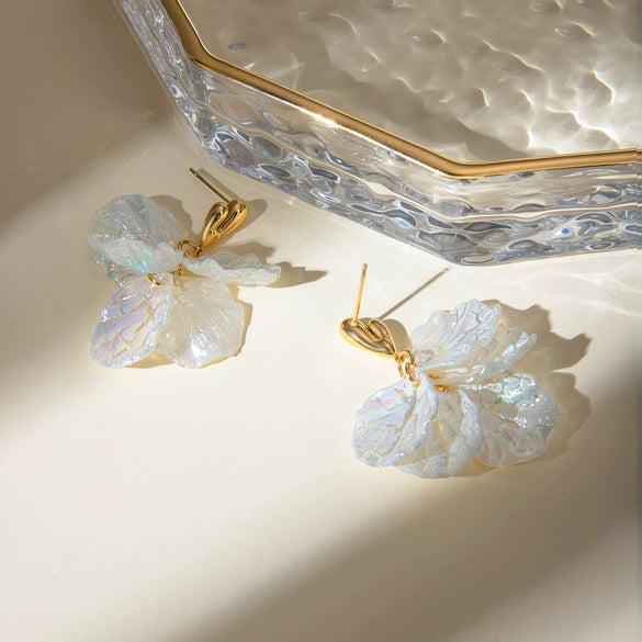 Wholesale Stainless Steel Love Magic Color Shell Petal Earrings For Women With Flower Pattern And Electroplating Treatment