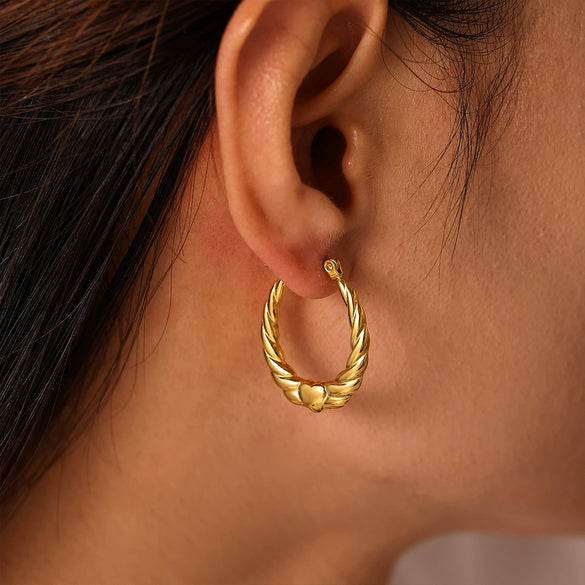 Wholesale Stainless Steel Love Thread Heart Geometric Earrings Plated With Gold