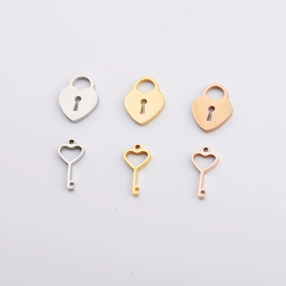 Wholesale Stainless Steel Mirror Finish Polishing Hollow Love Key Peach Heart Concentric Lock Lovers Necklace Pendant Jewelry Accessories