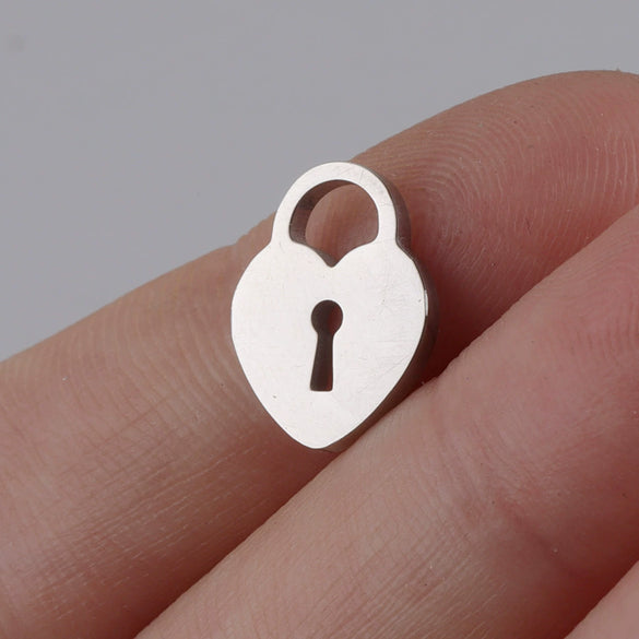 Wholesale Stainless Steel Mirror Finish Polishing Hollow Love Key Peach Heart Concentric Lock Lovers Necklace Pendant Jewelry Accessories