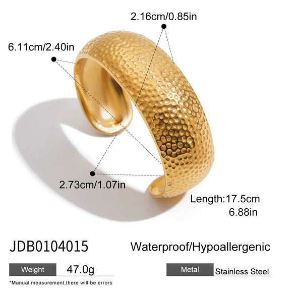 Wholesale Stainless Steel Open Bracelet With Chubby Hammer Pattern Electroplated In 18K Gold Quiet Design Modern Minimalist Style