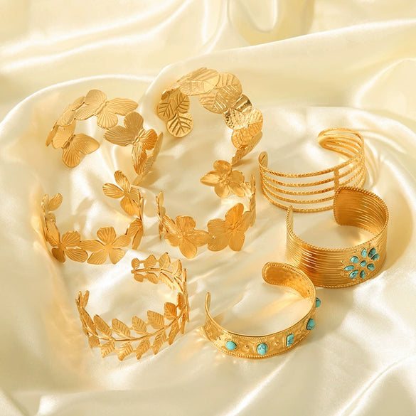 Wholesale Stainless Steel Open Bracelet With Retro Style 18K Gold Plated Vacuum Real Gold Electroplating In Pvd Furnace And Plant Flowers Pattern
