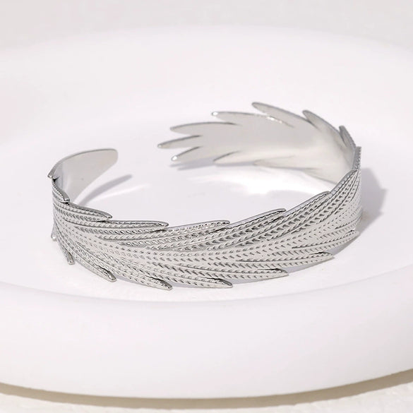 Wholesale Stainless Steel Open Feather Personality Creative Non Fading Bracelet With Electroplating Treatment