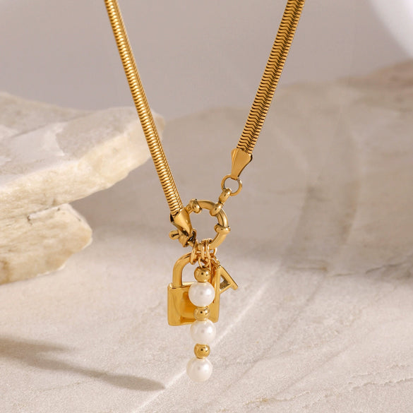 Wholesale Stainless Steel Pearl Letter Pendant Necklace For Women With Electroplating Styling With Letters Numbers Text