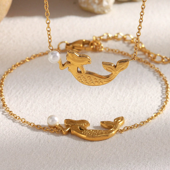 Wholesale Stainless Steel Plated 18K Gold Imitation Pearl Mermaid Pendant Necklace And Bracelet For Women With Geometric Design And Electroplating Process
