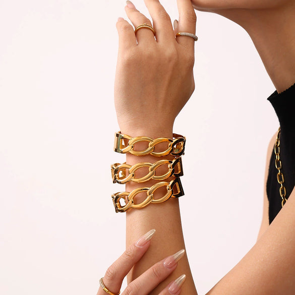 Wholesale Stainless Steel Pvd Plated 18K Real Gold Interlocking Bracelet With Geometric Style