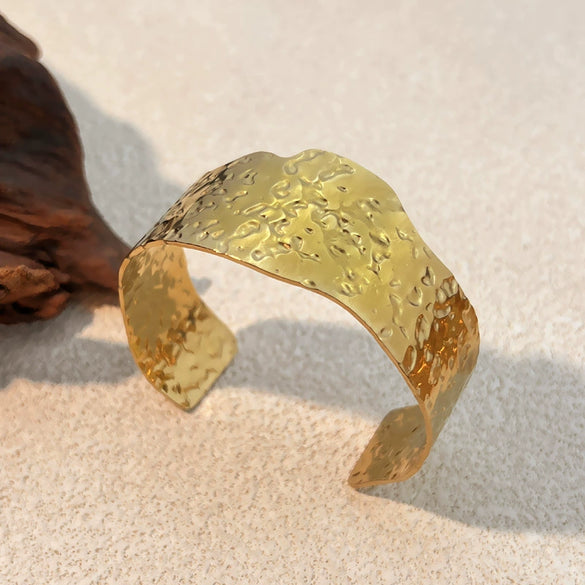 Wholesale Stainless Steel Retro Geometric Cshaped Open Bracelet For Women With Electroplating