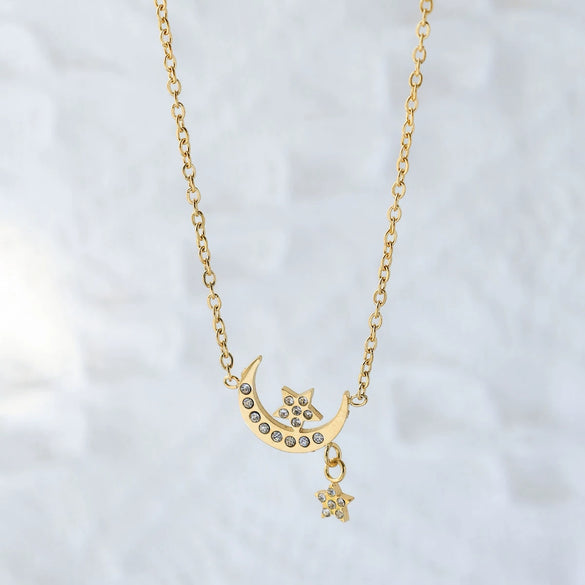Wholesale Stainless Steel Rhinestone Star Moon Pendant Conventional Chain Necklace With Geometric Pattern And Electroplating Preppy Style