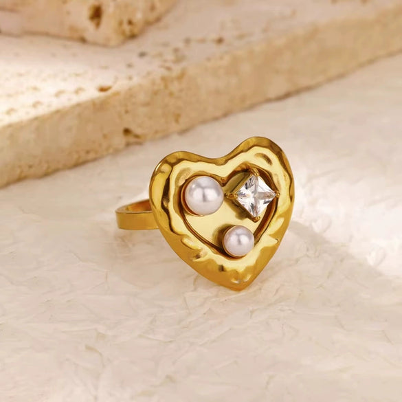 Wholesale Stainless Steel Ring For Women With Green Zircon Electroplated In Exaggerated Retro Style And Wave Pattern